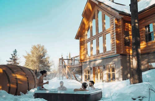 Fiddler Lake Resort Ski Chalet | Chalet White Wolf Spa at Fiddler Lake with Private Spa, Sauna, and Pool