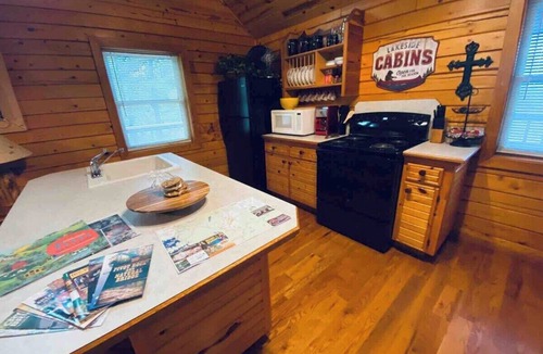 Eureka Springs Cabin | Chalet with a view at Bear Mountain - Hottub