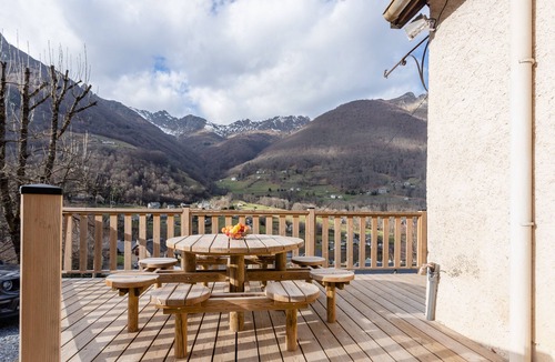 Cauterets Ski Chalet | Chalet with beautiful viewChalet sleeps 8