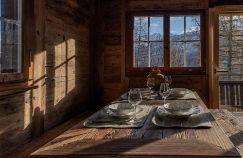 Meiringen Ski Chalet | Chalet with fireplace and sauna