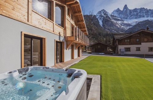 Les Tines Ski Chalet | Chalet with jacuzzi and pets allowed, Mont-Blanc views