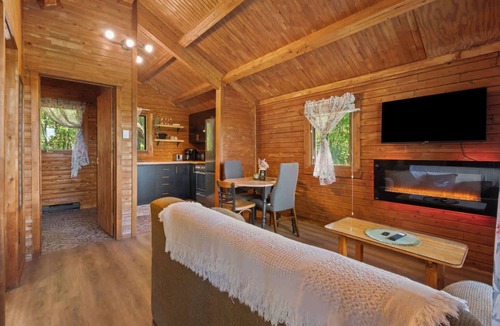 Sainte-Anne-de-Sorel Cabin | Chalet with Full Kitchen # 1 Domaine de l Archipel