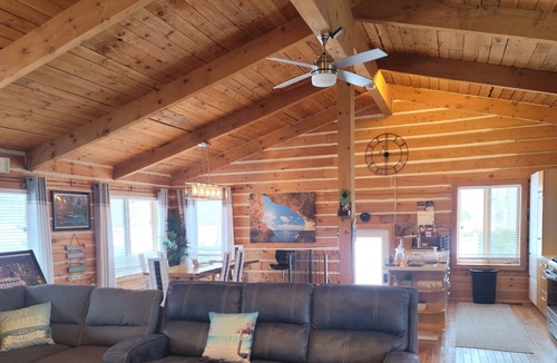 Glen Huron Ski Chalet | CHALET WITH HOT TUB IN THE BLUE MOUNTAINS!!!