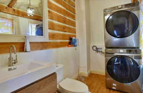 Glen Huron Ski Chalet | CHALET WITH HOT TUB IN THE BLUE MOUNTAINS!!!