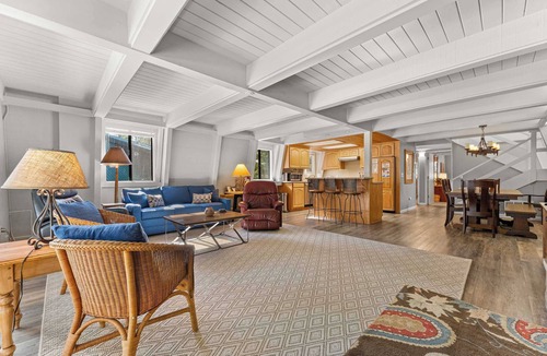 Carnelian Bay Ski Chalet | Chalet with Large Deck, Ping Pong Table, Spacious Bunk Room