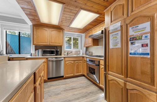 Carnelian Bay Ski Chalet | Chalet with Large Deck, Ping Pong Table, Spacious Bunk Room