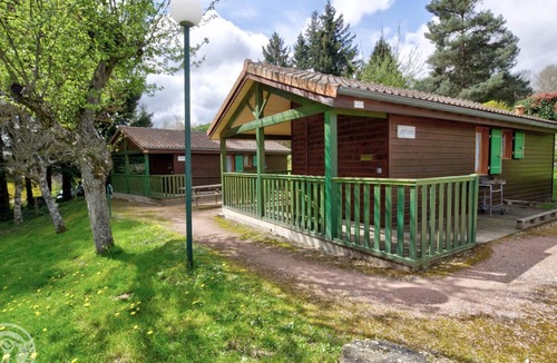 Les Noes Cottage | Chalet with private terrace, pets allowed