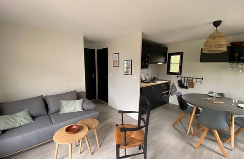 Jullouville Ski Chalet | Chalet with quiet garden 400m from the beach and shops in Jullouville