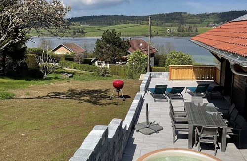 Montperreux Ski Chalet | CHALET WITH SPA LAKE VIEW