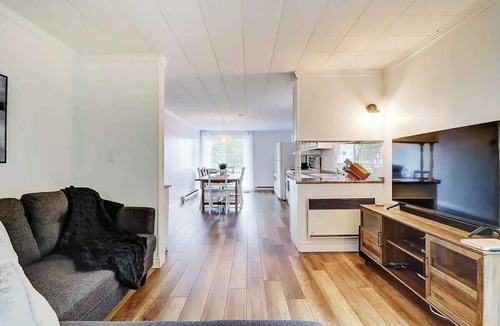 Magog Ski Chalet | Chalet with Spa – Magog: Lake Access, Fireplaces & Relaxation