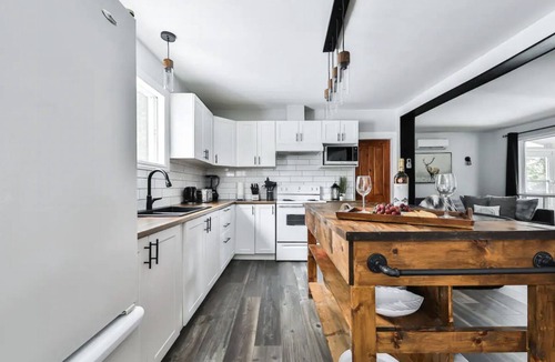 Chertsey Ski Chalet | Chalet with waterfront, Spa and magnificent view of a regional park