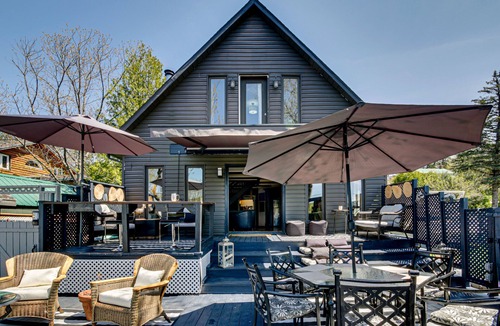 Grandes-Piles Ski Chalet | Chalet ZEN: Spa and Sauna overlooking the St-Maurice River.