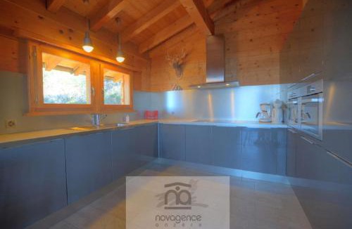 Anzere Ski Chalet | Chalet Zoe a Anzere avec vue sur les Alpes