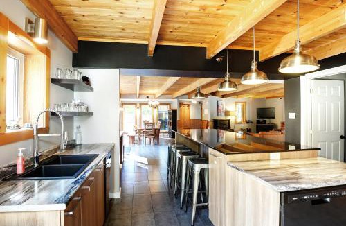Stoneham Ski Chalet | Chalets Alpins - 11 Chemin des Skieurs