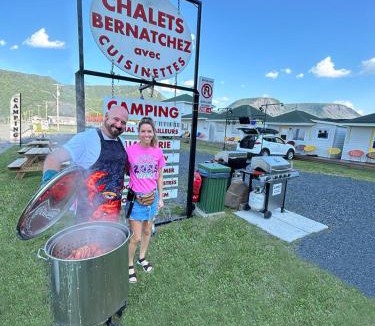 Mont-Saint-Pierre Hotel | Chalets Camping Bernatchez
