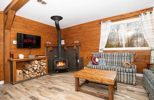 Notre-Dame-Des-Bois Ski Chalet | Chalets du Domaine - RUSTIQUE