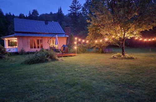 Saint-Alexis-des-Monts Ski Chalet | Chalets NABU La Sacacomie - Rivière - Billard