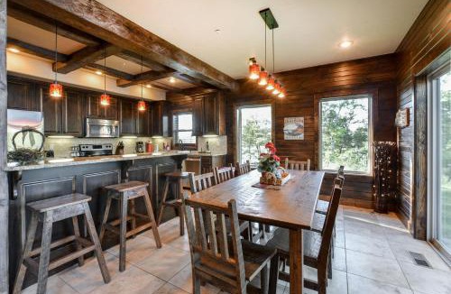 Lampe House | Chalets Resort Luxury Lakefront Villa Amazing View 2 Pools Free Amenities Dock