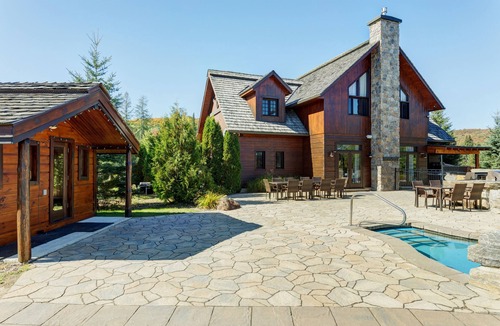 Saint-Faustin-Lac-Carre Ski Chalet | Chalets Royal Laurentien