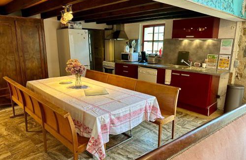 Autun House | Chaleureuse maison rustique, vue vestige romain