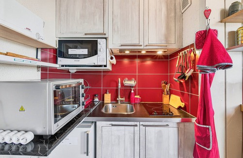 Pra Loup Apartment | 'Chaleureux 4 Couchages' Apartment with Mountain View, Private Terrace and Wi-Fi