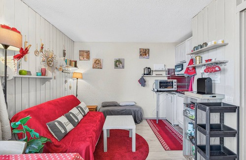 Pra Loup Apartment | 'Chaleureux 4 Couchages' Apartment with Mountain View, Private Terrace and Wi-Fi