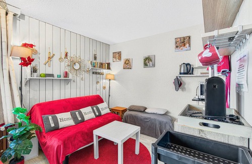 Pra Loup Apartment | 'Chaleureux 4 Couchages' Apartment with Mountain View, Private Terrace and Wi-Fi