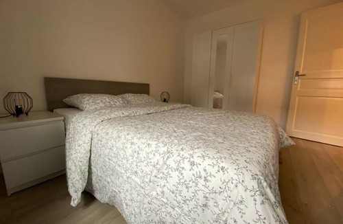 Lens Apartment | Chaleureux appartement en duplex