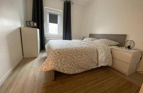 Lens Apartment | Chaleureux appartement en duplex