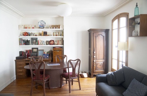 10th Arrondissement Apartment | Chaleureux Appartement Parisien Dans un Quartier Vivant