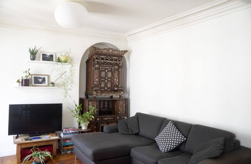 10th Arrondissement Apartment | Chaleureux Appartement Parisien Dans un Quartier Vivant
