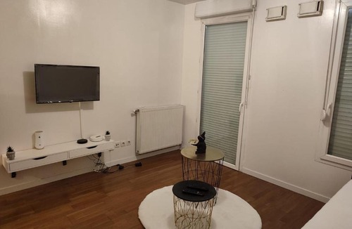 Bron Apartment | Chaleureux studio Kaïs