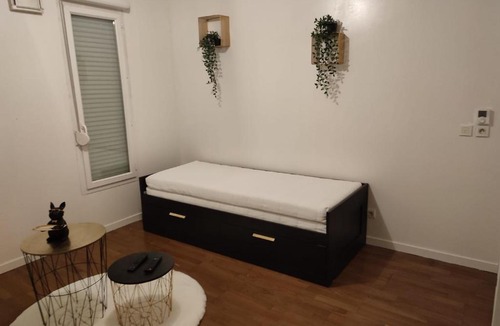 Bron Apartment | Chaleureux studio Kaïs