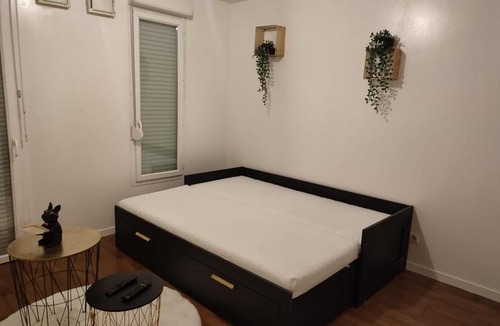 Bron Apartment | Chaleureux studio Kaïs