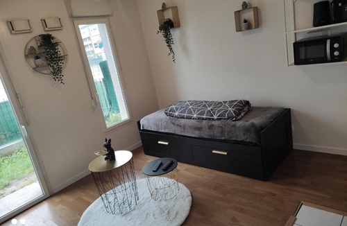 Bron Apartment | Chaleureux studio Kaïs