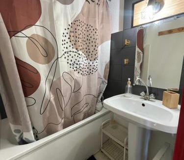 Premanon Apartment | Chaleureux Studio Montagnard avec balcon 2303