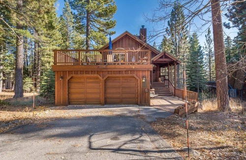 Talmont House | Challies Chalet Pool table, sauna, game room!