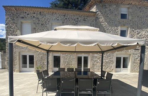 Saint-Fortunat-sur-Eyrieux Bed & Breakfast | Chambre Familiale Avec Salle de Bain Privée et Accès Piscine
