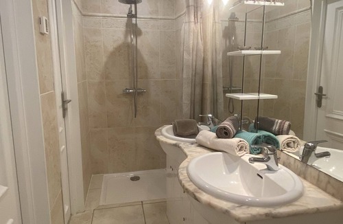 Saint-Fortunat-sur-Eyrieux Bed & Breakfast | Chambre Indépendante Avec sdb et Piscine Commune