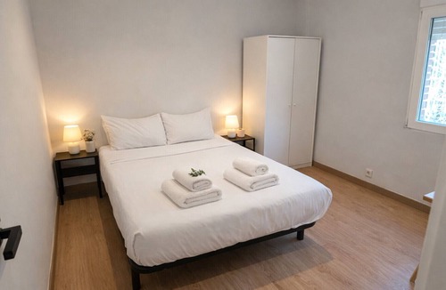 Cotos Bed & Breakfast | Chamartín Smart Stay | Double Room with Excellent Connectivity