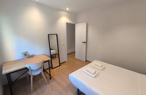 Cotos Bed & Breakfast | Chamartín Smart Stay | Double Room with Excellent Connectivity