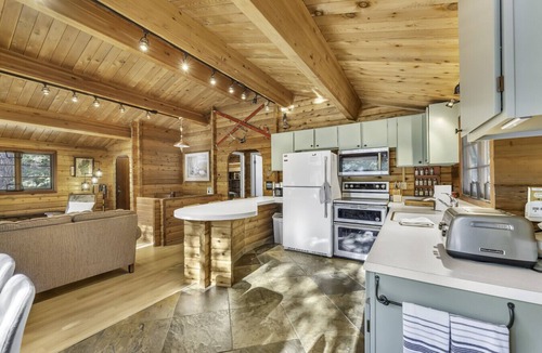 Tahoma Cabin | Chamberlands Cabin With Private Beach