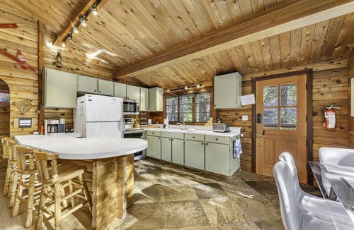 Tahoma Cabin | Chamberlands Cabin With Private Beach