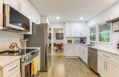 Chamblee House | Chamblee Home w/Fireplace Near Hospitals