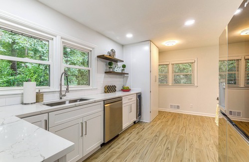 Chamblee House | Chamblee Home w/Fireplace Near Hospitals