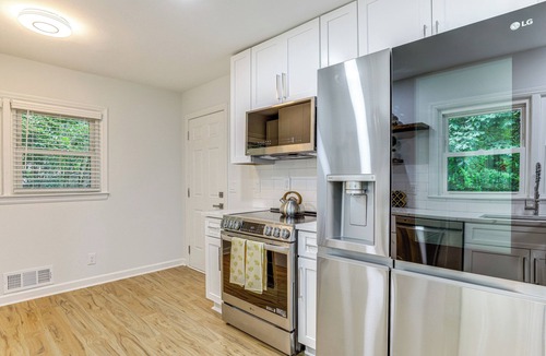 Chamblee House | Chamblee Home w/Fireplace Near Hospitals