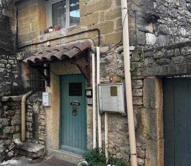 Arpaillargues-et-Aureillac Apartment | Chambre de l'univers