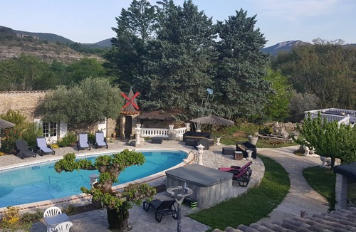 Saint-Andre-de-Cruzieres Bed & Breakfast | Chambre Avec Télé et Terrasse