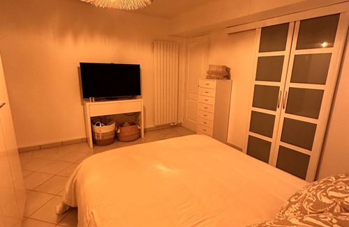 Saint-Cezaire-sur-Siagne Bed & Breakfast | Chambre Avec Suite