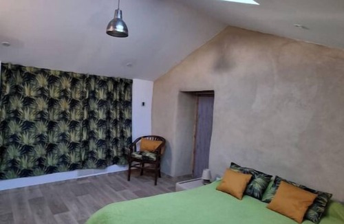 Saint-Julien-de-Peyrolas Bed & Breakfast | Chambres D'hôtes La Magnanerie